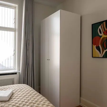 Beautiful & Spacious 4br In Vesterbro