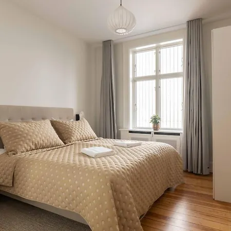 Beautiful & Spacious 4br In Vesterbro Apartment *