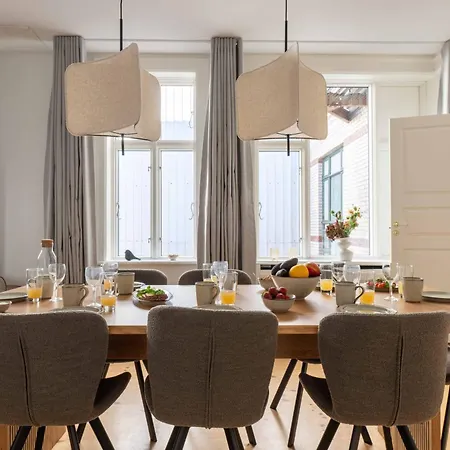 Beautiful & Spacious 4br In Vesterbro *