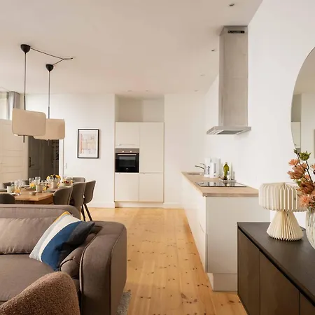 Beautiful & Spacious 4br In Vesterbro Apartment *